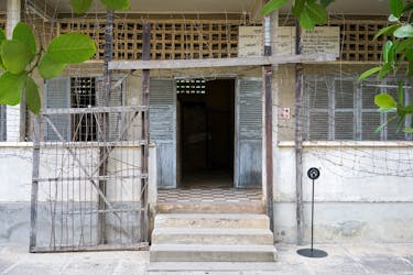 Excursão privada de meio dia ao Museu Tuol Sleng e Killing Fields